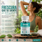 Suplemento Deos Body Deodorizing Supplement con persona sonriendo al aire libre, diseñado para complementar la higiene diaria y favorecer una sensación de frescura, aliento fresco y bienestar durante todo el día.